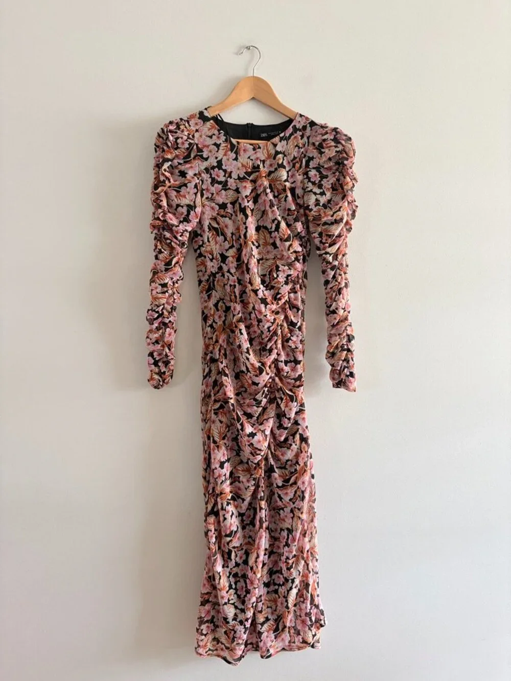Zara Floral Ruched Midi Dress Puff Sleeve Blogger Favorite Black Pink Size Small - Picture 7 of 11